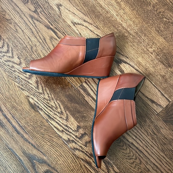Ann Klein brown wedges - Picture 3 of 3